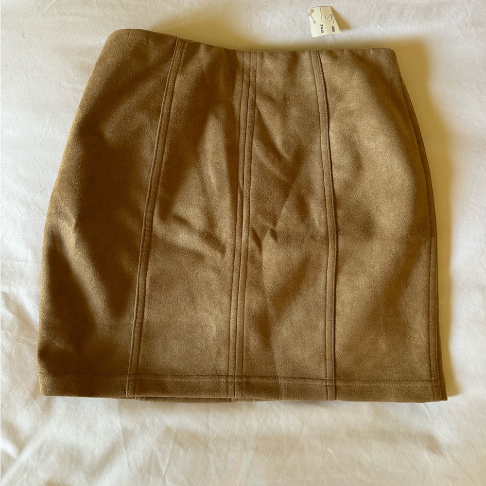 NWT faux suede skirt sz Small